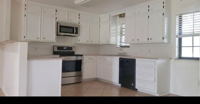 2524 Mockingbird Road, Burleson, TX 76028
