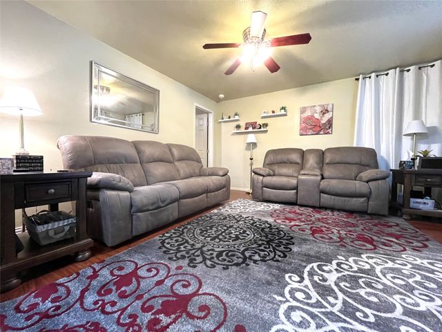 301 Briggs Street, Waxahachie, TX 75165