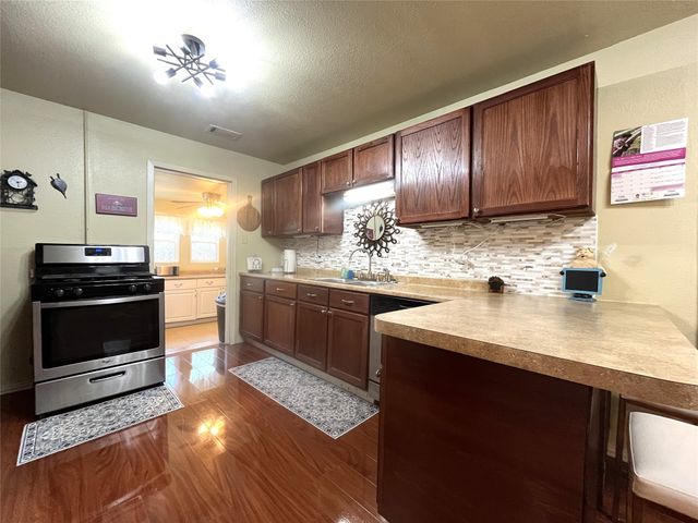 301 Briggs Street, Waxahachie, TX 75165