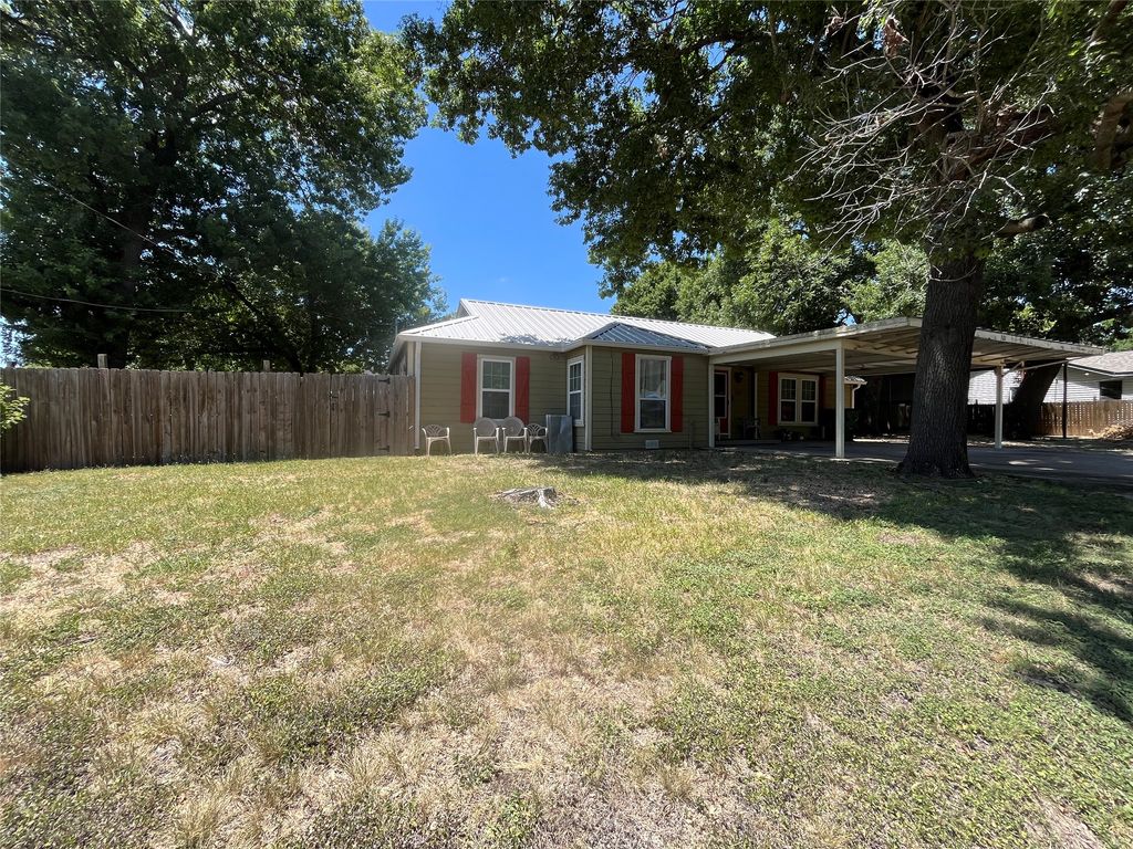301 Briggs Street, Waxahachie, TX 75165