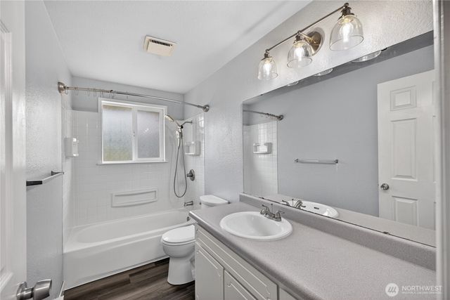 2166 Heritage Way, Oak Harbor, WA 98277