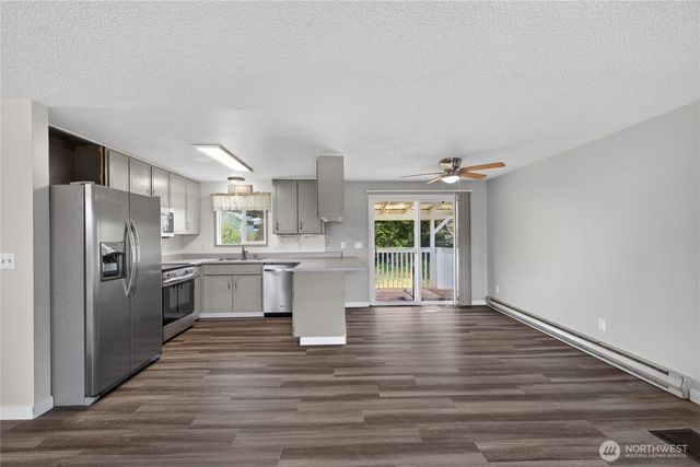 2166 Heritage Way, Oak Harbor, WA 98277