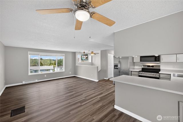 2166 Heritage Way, Oak Harbor, WA 98277