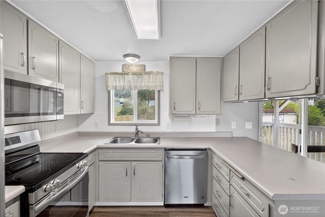 2166 Heritage Way, Oak Harbor, WA 98277