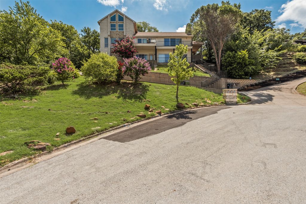 1803 Old Oak, Arlington, TX 76012