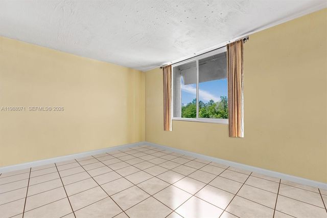 314 NE 142 Street 16C, Miami, FL 33161
