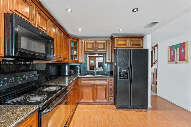 314 NE 142 Street 16C, Miami, FL 33161
