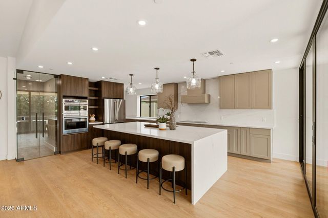 8379 E SAN SALVADOR Drive, Scottsdale, AZ 85258