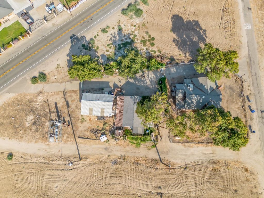 5920 W Springfield Avenue, Raisin City, CA 93652