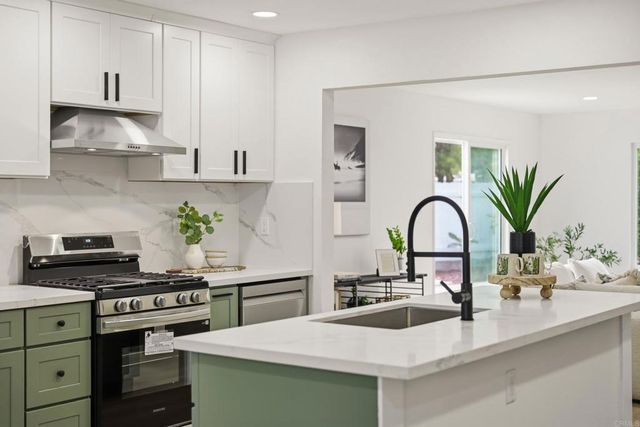 9367 De Camp Dr, La Mesa, CA 91942