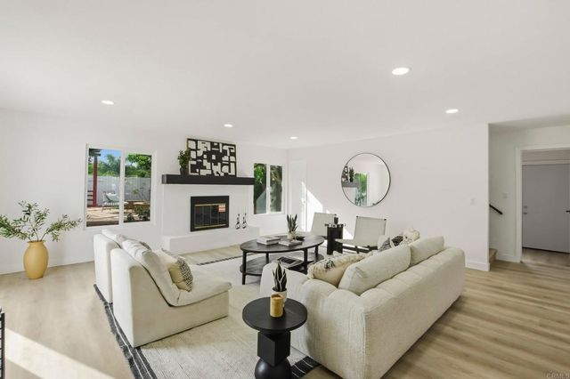 9367 De Camp Dr, La Mesa, CA 91942