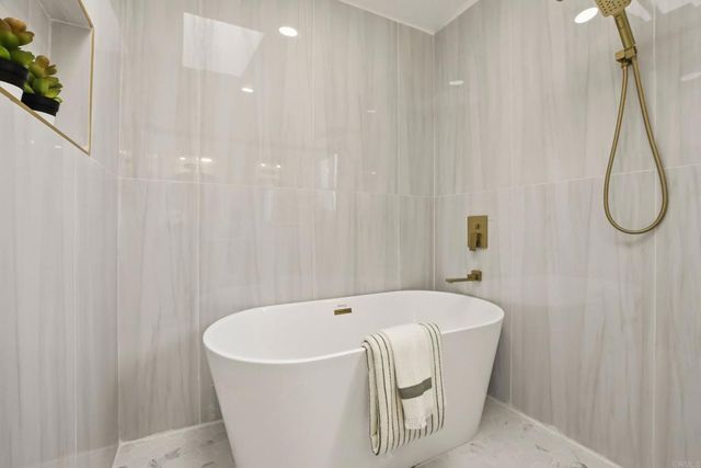 9367 De Camp Dr, La Mesa, CA 91942