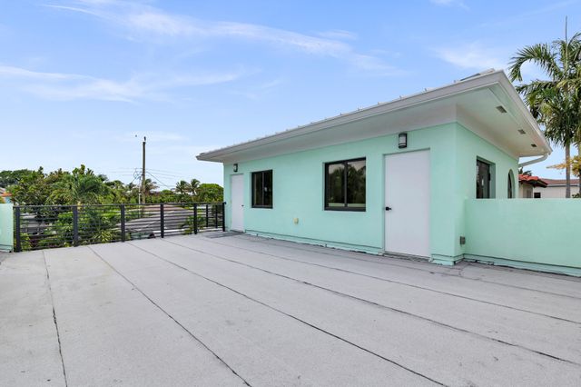 127 Auburn Drive, Lake Worth Beach, FL 33460