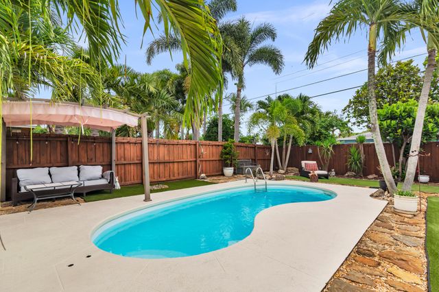 127 Auburn Drive, Lake Worth Beach, FL 33460