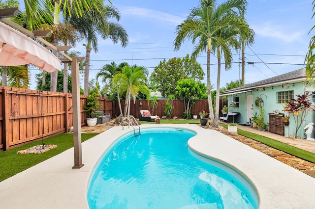 127 Auburn Drive, Lake Worth Beach, FL 33460