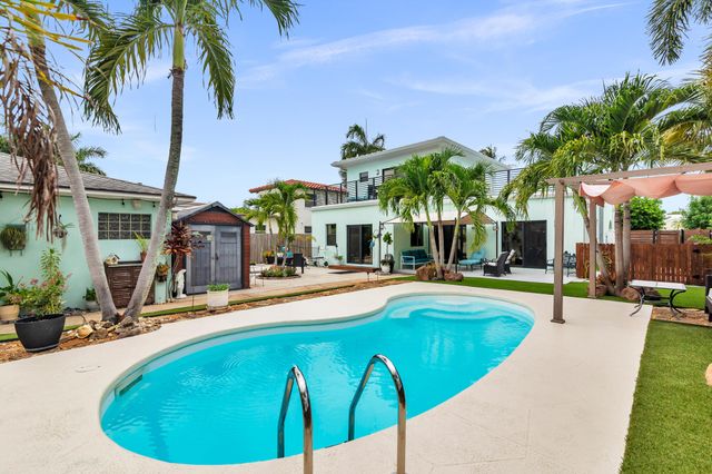127 Auburn Drive, Lake Worth Beach, FL 33460