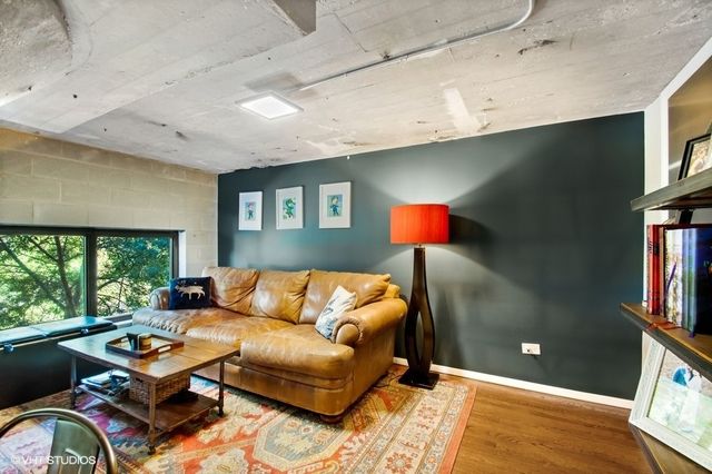1934 N WASHTENAW Avenue 218, Chicago, IL 60647
