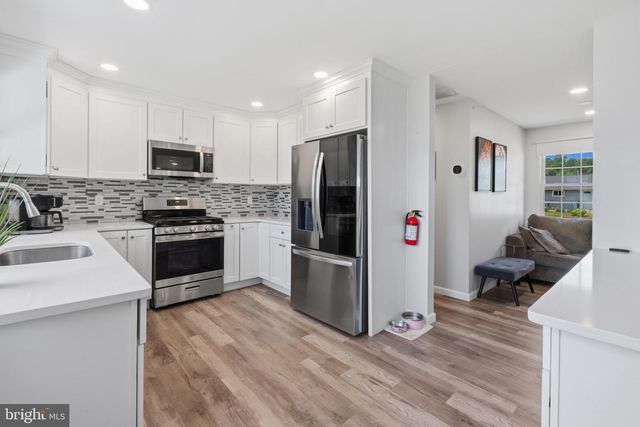 3 STAGECOACH RD, Southampton, NJ 08088