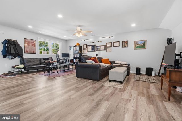 3 STAGECOACH RD, Southampton, NJ 08088