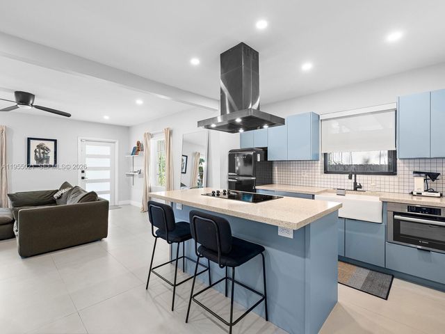 1009 NW 11th Ct, Miami, FL 33136