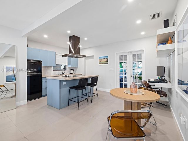 1009 NW 11th Ct, Miami, FL 33136