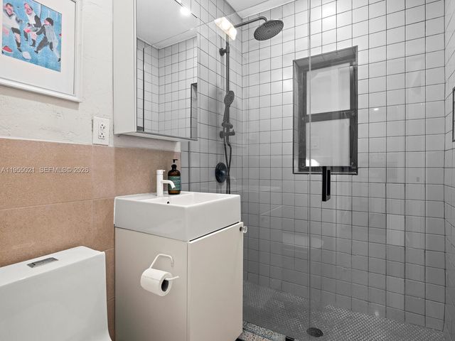 1009 NW 11th Ct, Miami, FL 33136