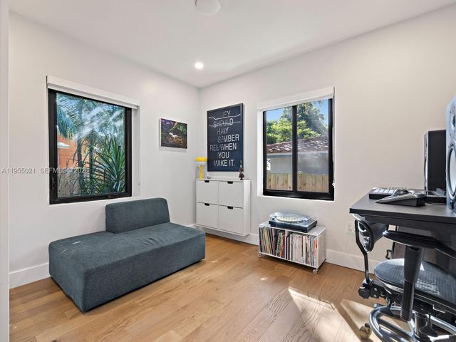 1009 NW 11th Ct, Miami, FL 33136