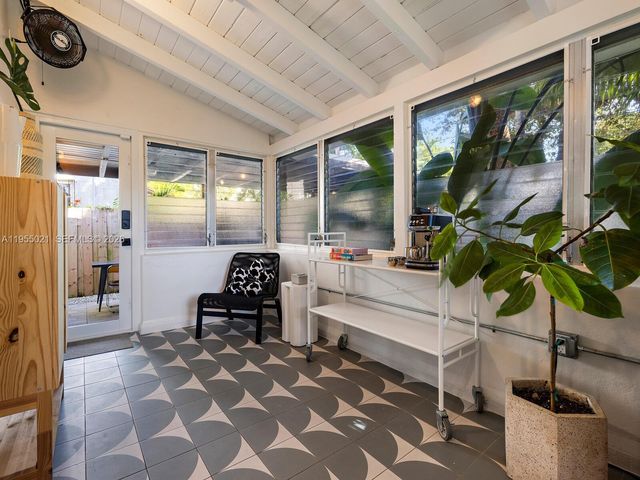 1009 NW 11th Ct, Miami, FL 33136