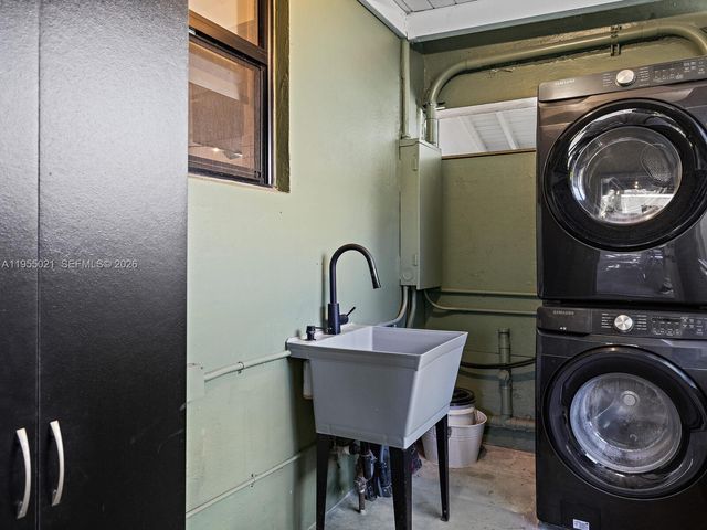 1009 NW 11th Ct, Miami, FL 33136