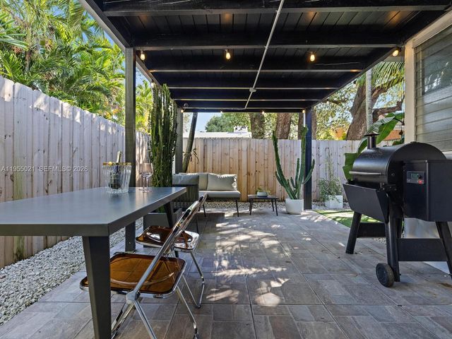 1009 NW 11th Ct, Miami, FL 33136