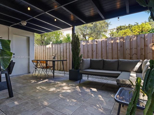 1009 NW 11th Ct, Miami, FL 33136