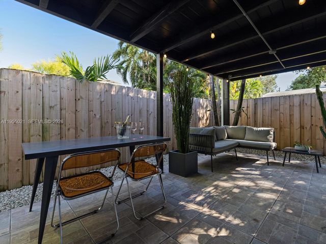 1009 NW 11th Ct, Miami, FL 33136