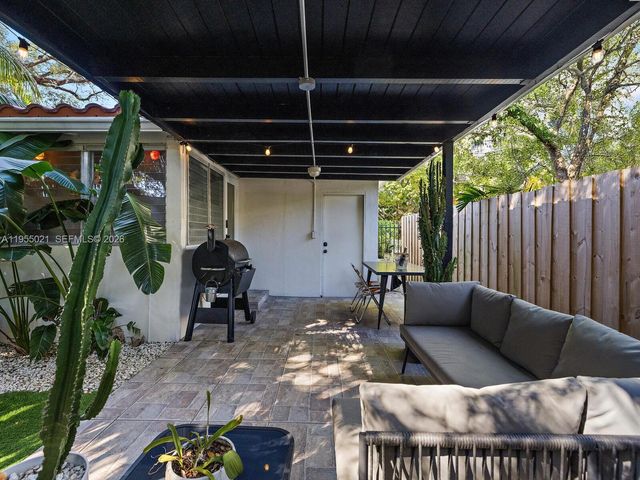 1009 NW 11th Ct, Miami, FL 33136