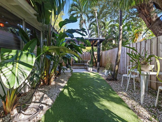 1009 NW 11th Ct, Miami, FL 33136