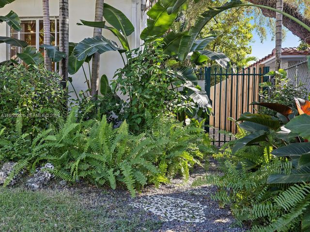 1009 NW 11th Ct, Miami, FL 33136