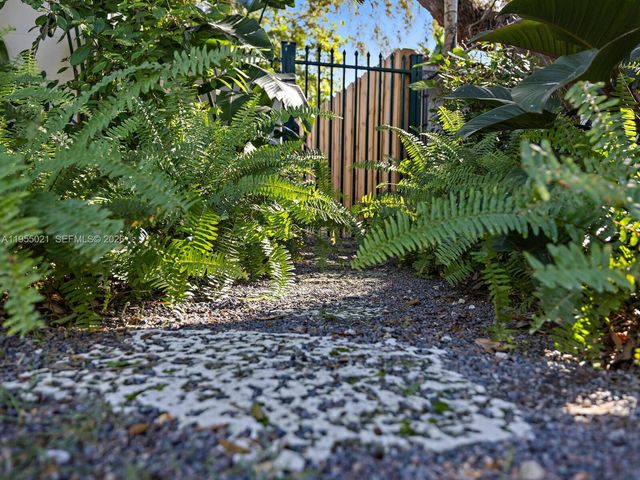 1009 NW 11th Ct, Miami, FL 33136