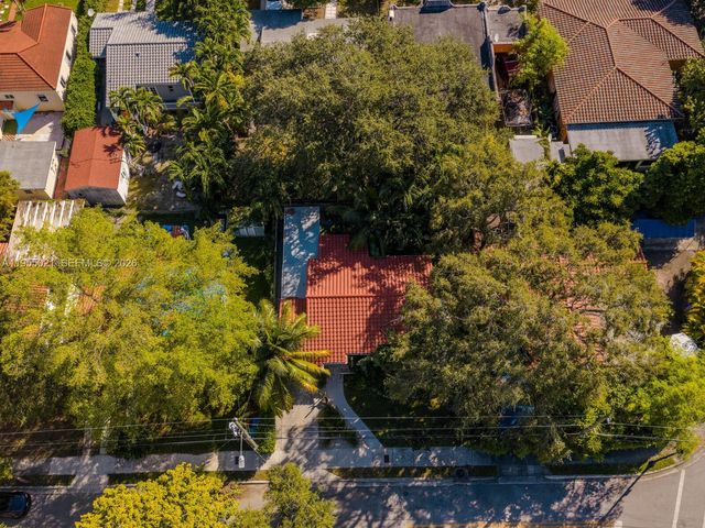 1009 NW 11th Ct, Miami, FL 33136