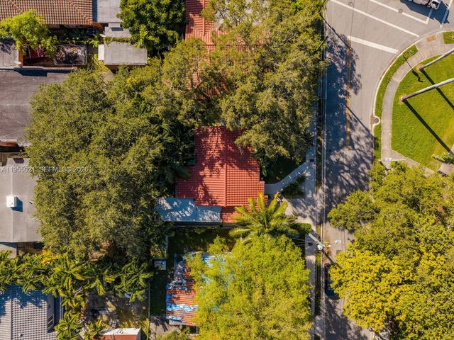 1009 NW 11th Ct, Miami, FL 33136