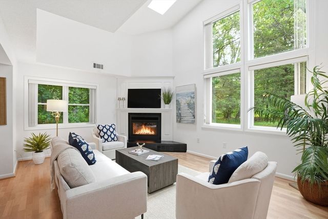 101 Tuckers Lane 101, Hingham, MA 02043