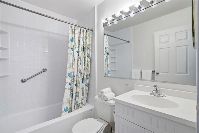 101 Tuckers Lane 101, Hingham, MA 02043