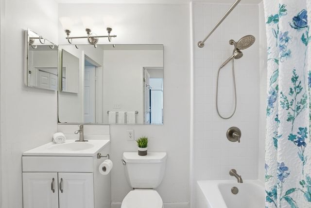 101 Tuckers Lane 101, Hingham, MA 02043