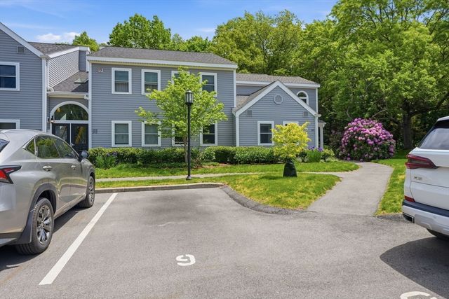 101 Tuckers Lane 101, Hingham, MA 02043