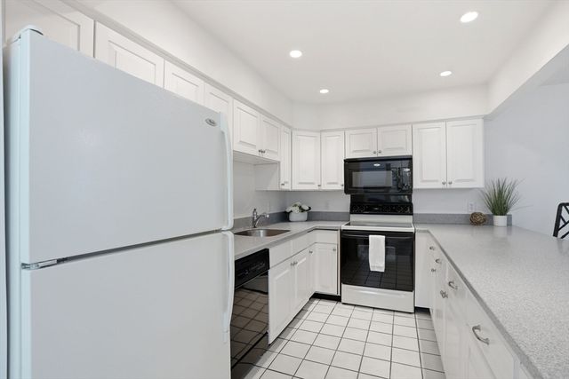 101 Tuckers Lane 101, Hingham, MA 02043