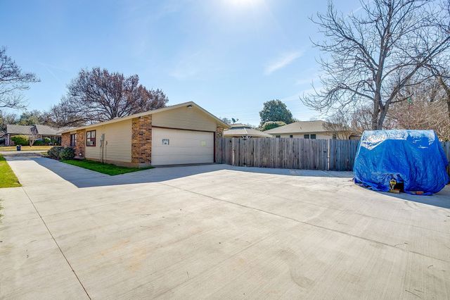 6304 Wakeland Court, Fort Worth, TX 76133