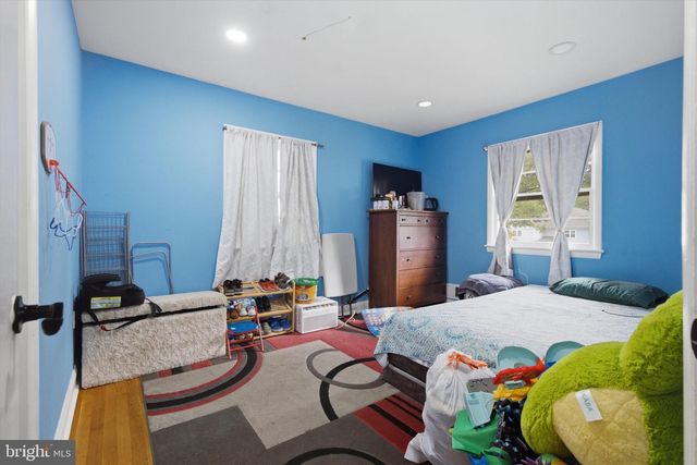 8802 STERLING, Hyattsville, MD 20785