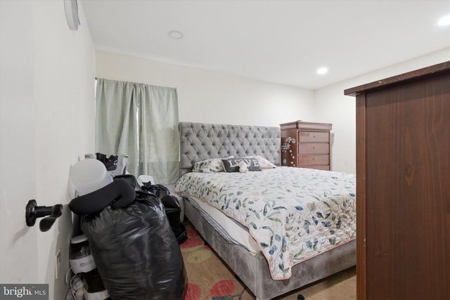 8802 STERLING, Hyattsville, MD 20785