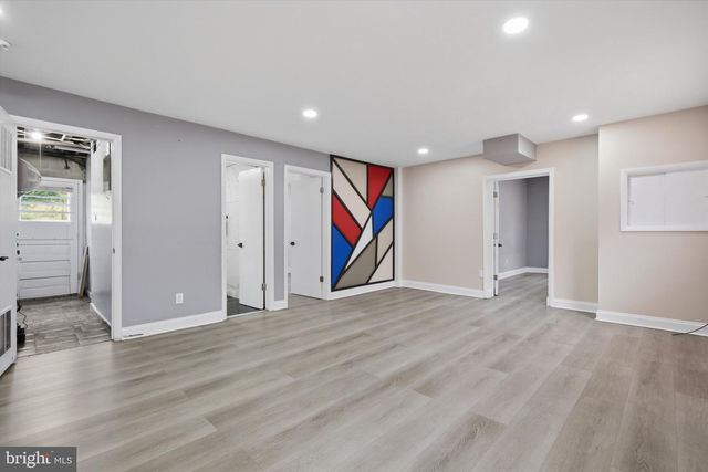 8802 STERLING, Hyattsville, MD 20785