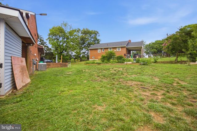 8802 STERLING, Hyattsville, MD 20785