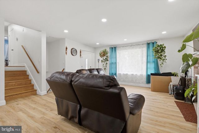 8802 STERLING, Hyattsville, MD 20785