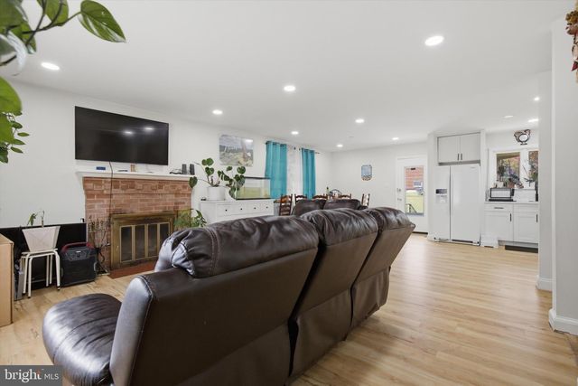 8802 STERLING, Hyattsville, MD 20785